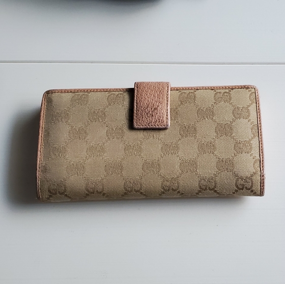 Gucci Handbags - GUC Gucci women's leather & canvas wallet